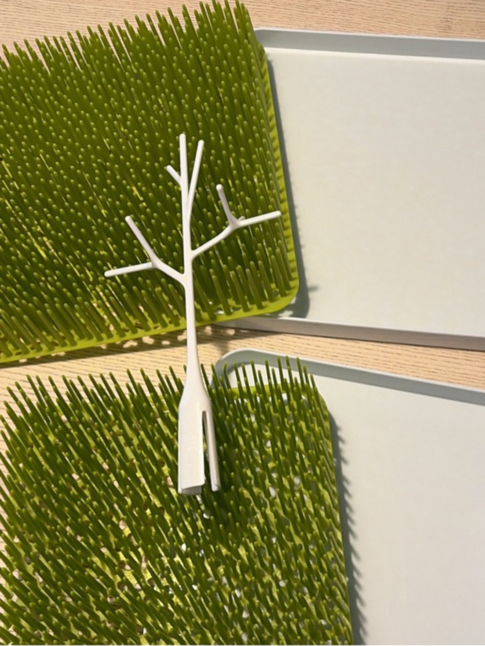 Boon Grass Drying Rack with White Tree Utensil Holder